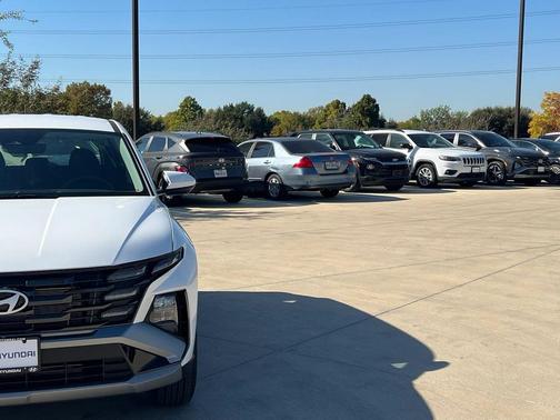 2026 Hyundai TUCSON SE