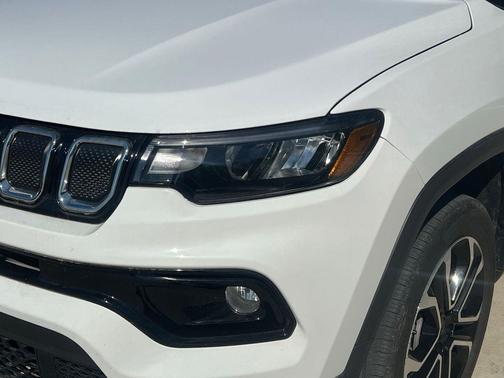 Bright White Clearcoat 2022 Jeep Compass Limited