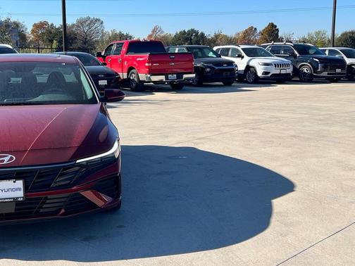 2025 Hyundai ELANTRA SEL