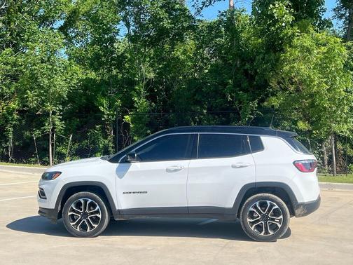 Bright White Clearcoat 2022 Jeep Compass Limited