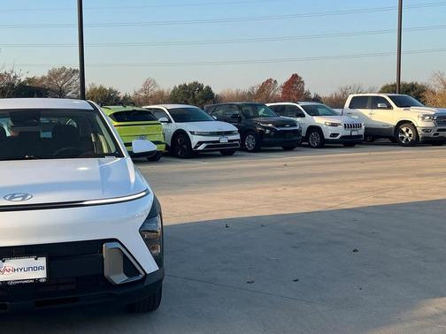 2026 Hyundai KONA SE