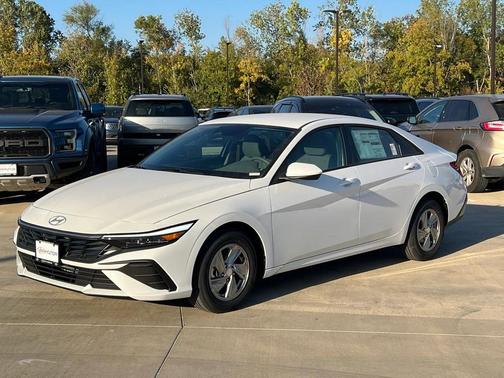 2026 Hyundai ELANTRA SE