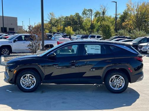 Phantom Black 2026 Hyundai TUCSON SE