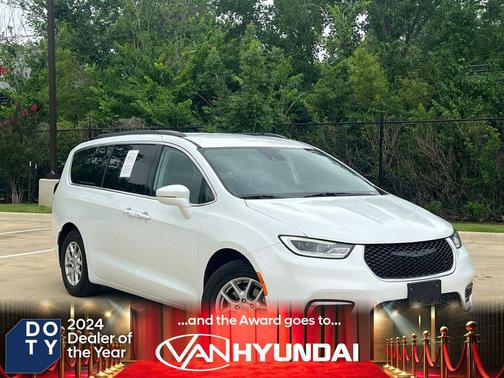 Bright White Clearcoat 2022 Chrysler Pacifica Touring L