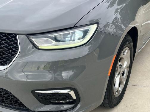 Gray Clearcoat 2023 Chrysler Pacifica Limited