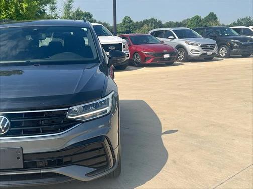2024 Volkswagen Tiguan 2.0T SE R-Line Black