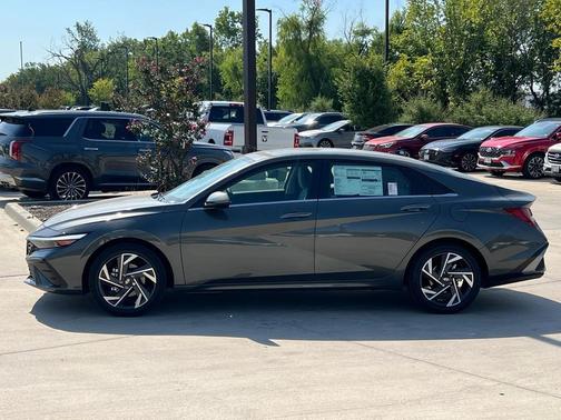 2025 Hyundai ELANTRA Limited