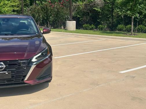 Garnet Pearl 2023 Nissan Altima 2.5 SV