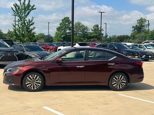 Garnet Pearl 2023 Nissan Altima 2.5 SV