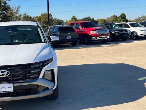 Serenity White Pearl 2026 Hyundai TUCSON SE