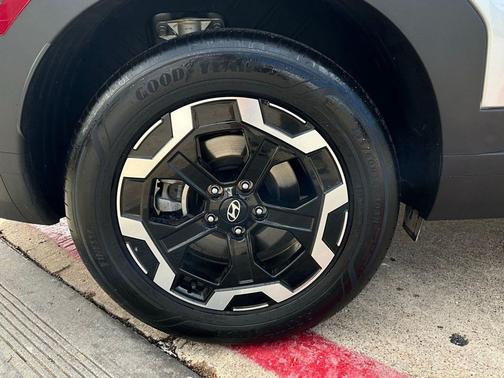 Shimmering Silver 2025 Hyundai SANTA FE SEL 2.4