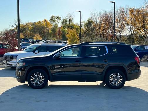 2023 GMC Acadia AWD SLT