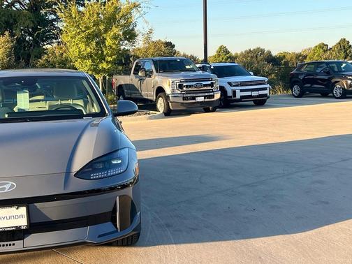 2025 Hyundai IONIQ 6 SEL