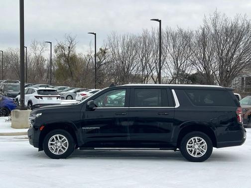 2024 Chevrolet Suburban LT