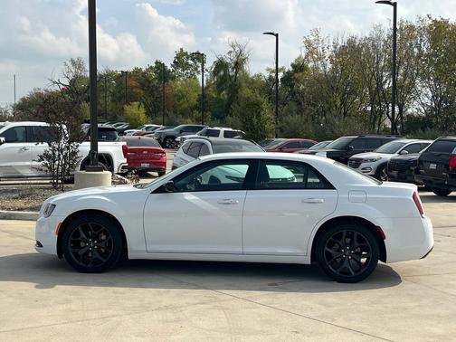 2023 Chrysler 300 Touring