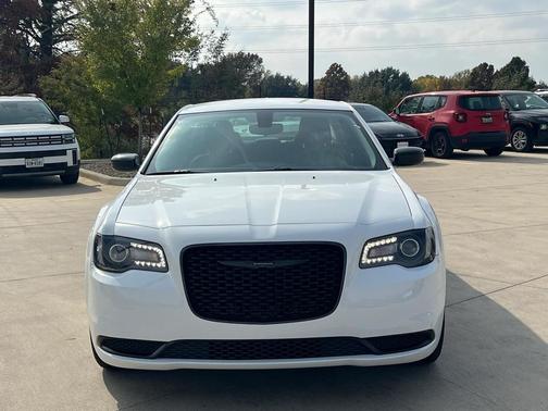 2023 Chrysler 300 Touring