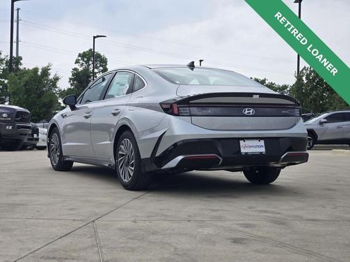 2025 Hyundai SONATA Hybrid SE