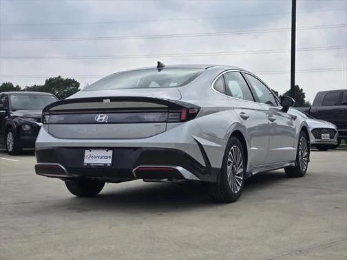 2025 Hyundai SONATA Hybrid SE