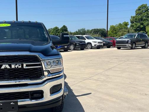 2024 RAM 3500 Tradesman Crew Cab 4x4 8' Box