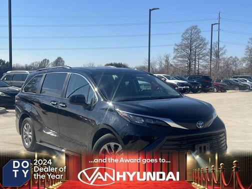 2024 Toyota Sienna XLE