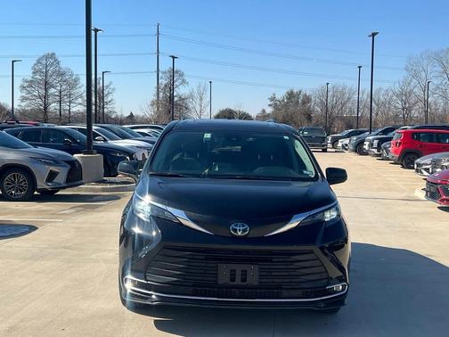 2024 Toyota Sienna XLE