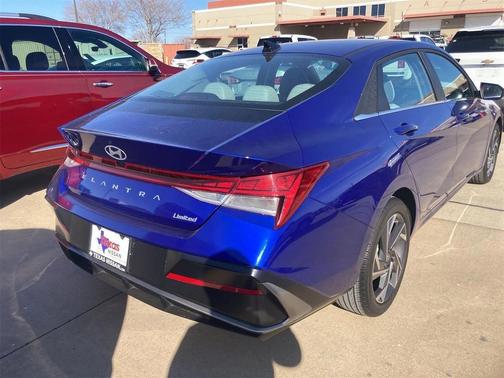 2025 Hyundai ELANTRA Limited