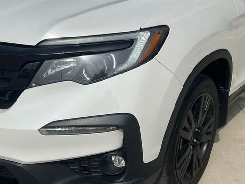 Platinum White Pearl 2022 Honda Pilot AWD Sport