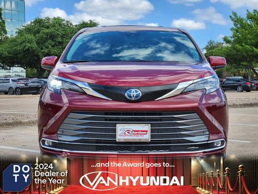 Pearl 2025 Toyota Sienna XLE
