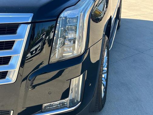 2018 Cadillac Escalade Luxury