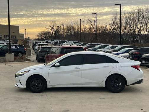 2021 Hyundai ELANTRA SEL