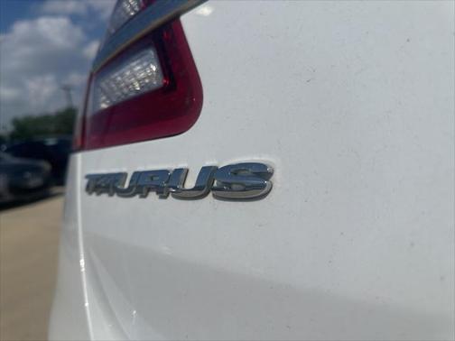 2018 Ford Taurus SE