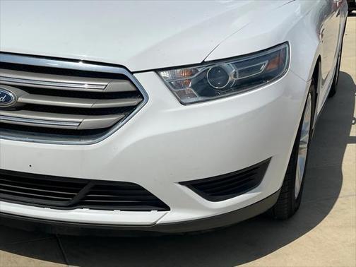 2018 Ford Taurus SE