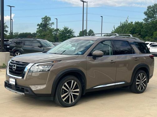 Baja Storm 2024 Nissan Pathfinder Platinum FWD
