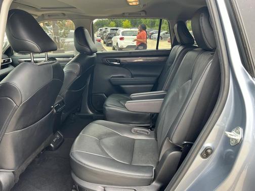2022 Toyota Highlander Limited
