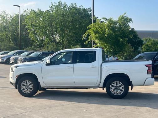 Glacier White 2022 Nissan Frontier SV