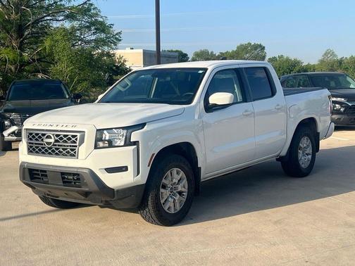 Glacier White 2022 Nissan Frontier SV