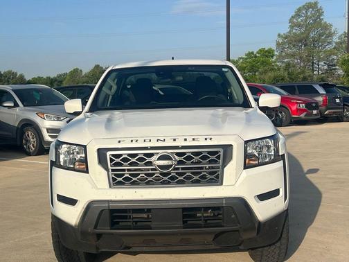 Glacier White 2022 Nissan Frontier SV