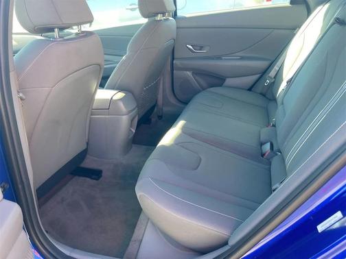 2025 Hyundai ELANTRA SEL