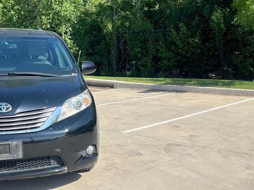 Attitude Black 2015 Toyota Sienna XLE