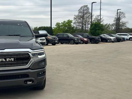 Granite Crystal Metallic Clearcoat 2019 RAM 1500 Limited