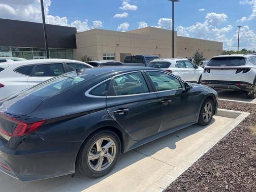 2022 Hyundai SONATA SE