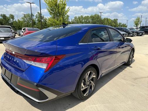2025 Hyundai ELANTRA SEL