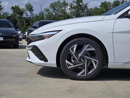 2025 Hyundai ELANTRA SEL