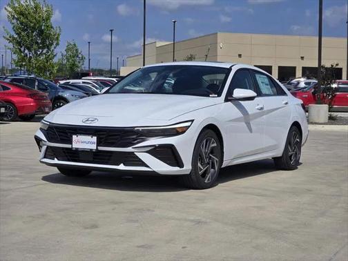 2025 Hyundai ELANTRA SEL