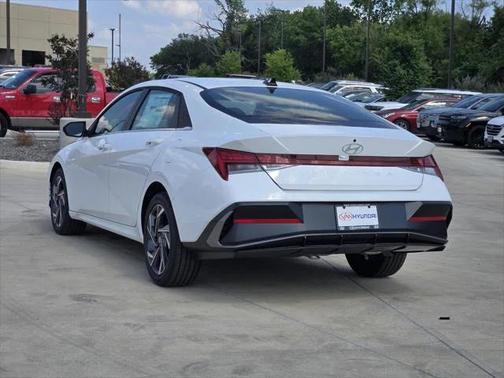 2025 Hyundai ELANTRA SEL