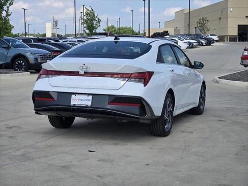 2025 Hyundai ELANTRA SEL