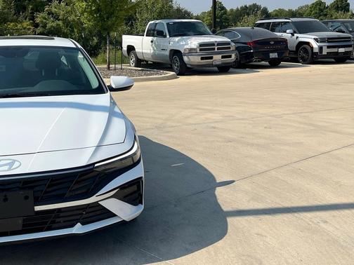 2025 Hyundai ELANTRA SEL