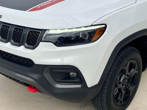 Diamond Black Crystal Pearlcoat 2023 Jeep Compass Trailhawk