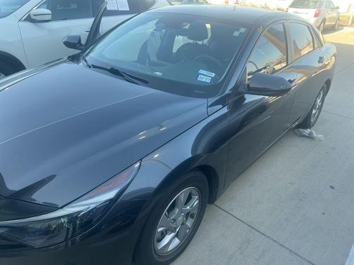 2022 Hyundai ELANTRA SE