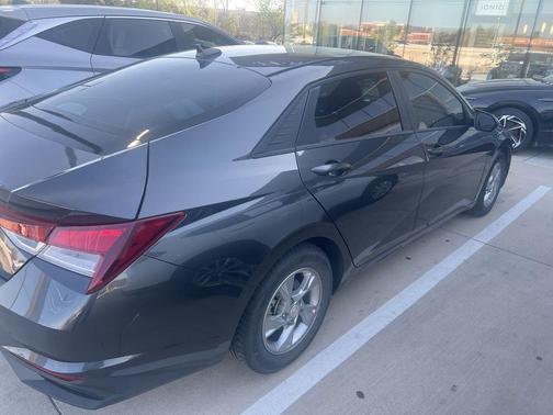 2022 Hyundai ELANTRA SE